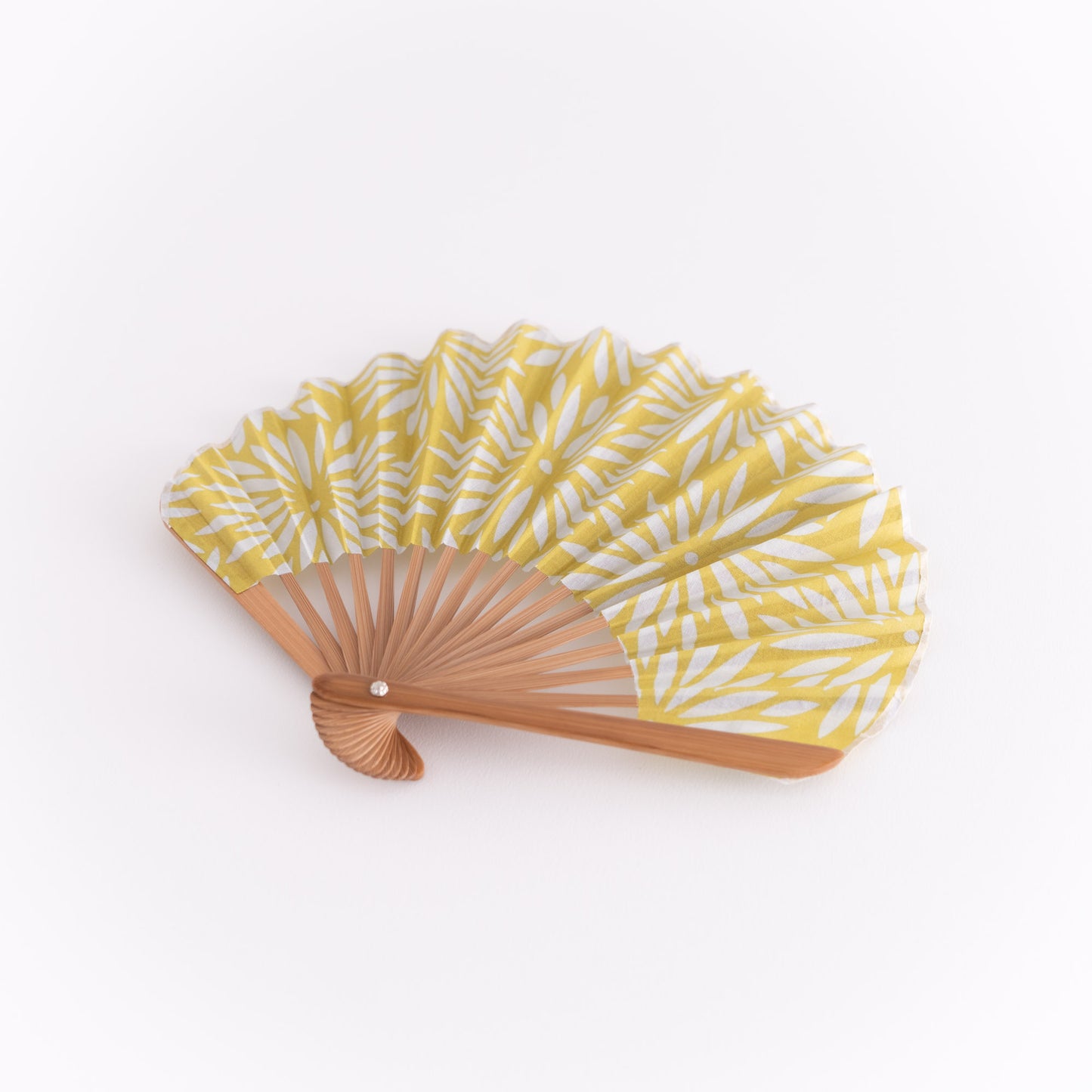 Mangetsu Sensu Set Muted Greenish Yellow Chrysanthemums