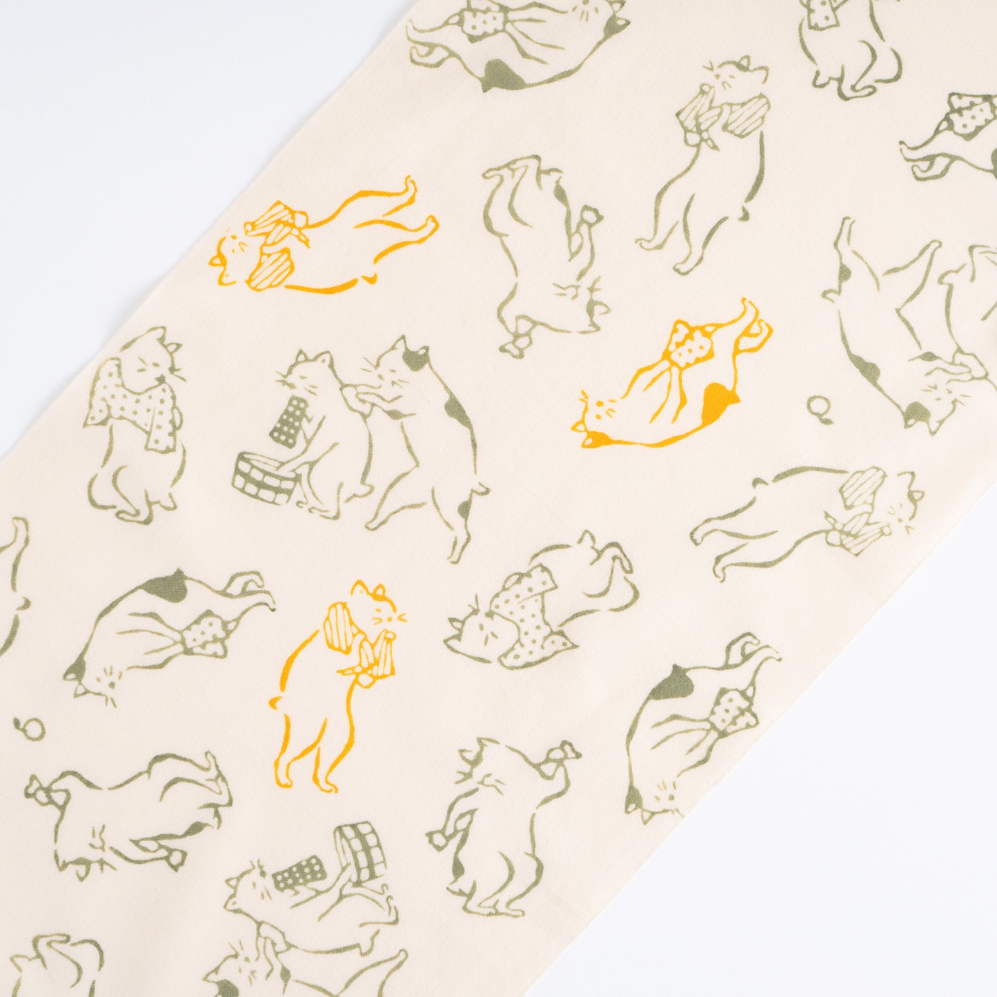 Cats go to the bath sweet osmanthus