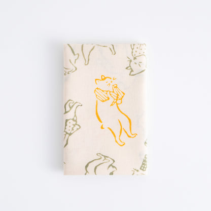 Cats go to the bath sweet osmanthus