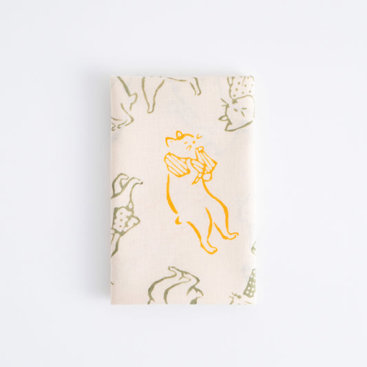 Cats go to the bath sweet osmanthus