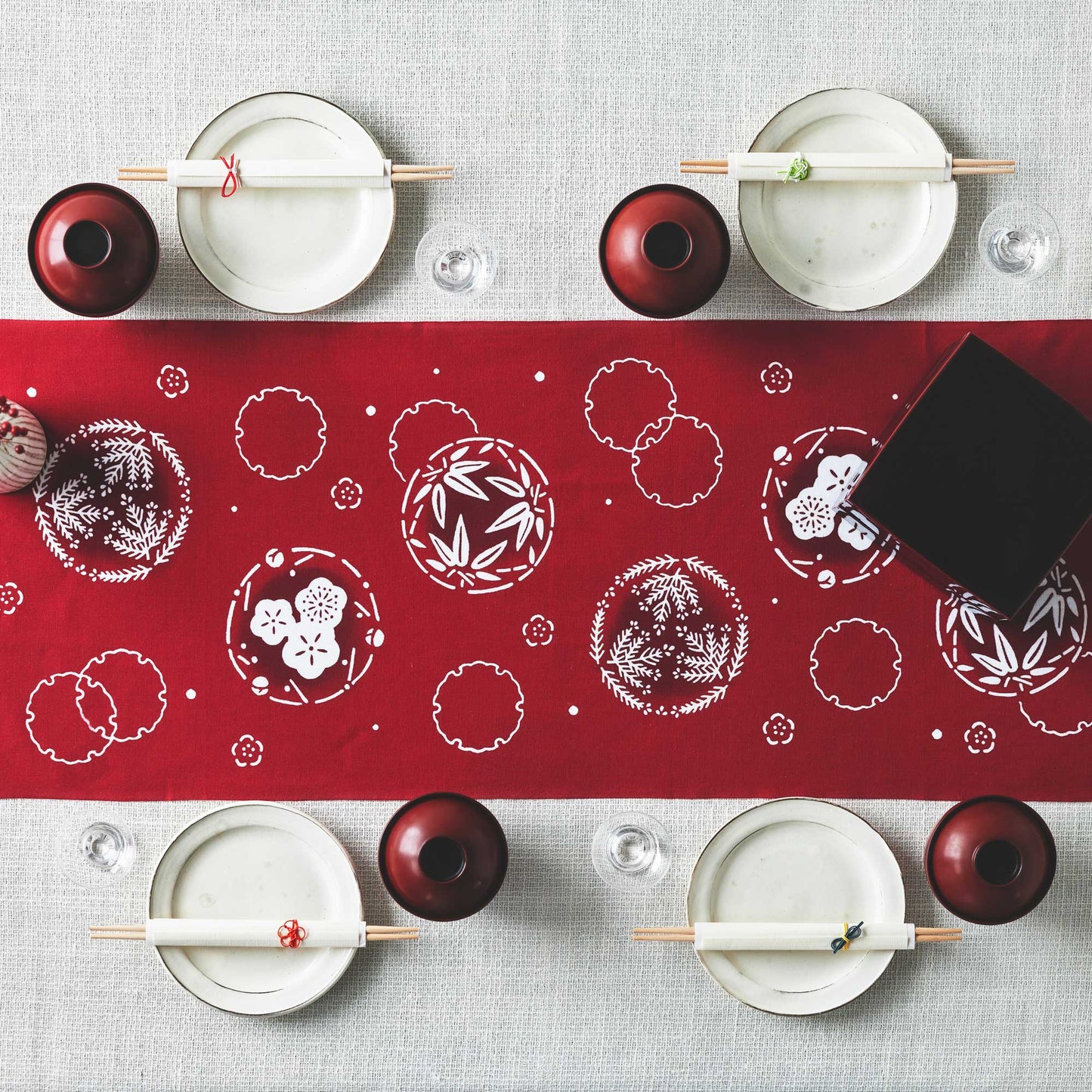 Pine, Bamboo & Plum in Snow Circle TENUGUI